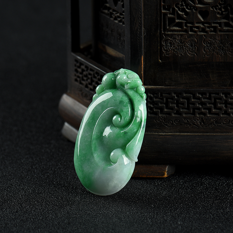 缅甸豆种飘翠翡翠如意吊坠-红掌柜