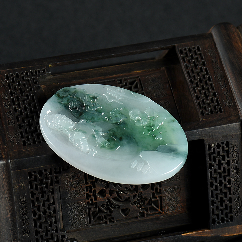 糯冰种飘花翡翠吊坠-红掌柜