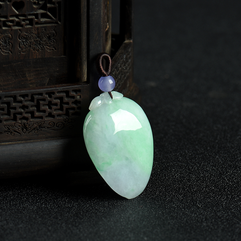 豆种翡翠寿桃吊坠-红掌柜