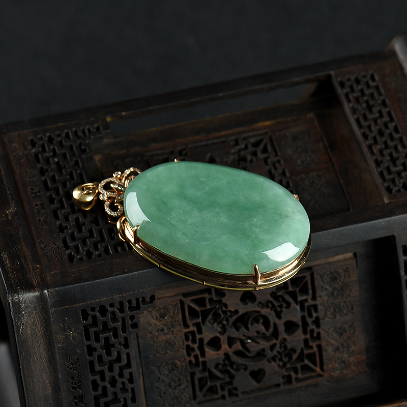 翡翠无事牌吊坠-红掌柜