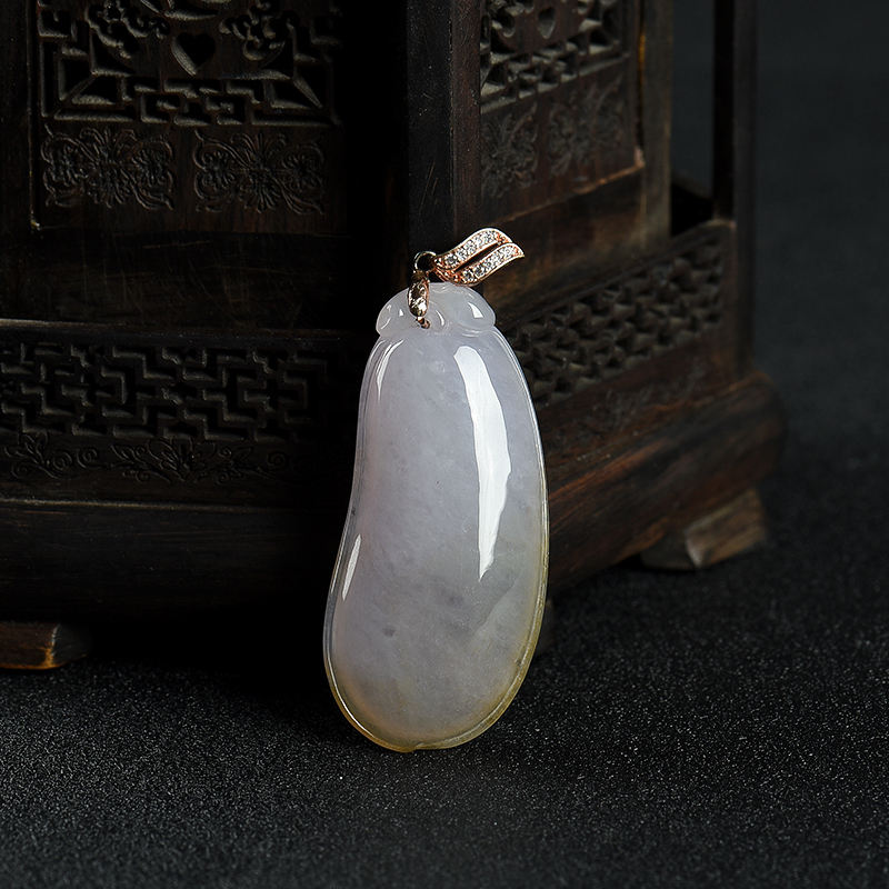 豆种俏色翡翠福瓜吊坠-红掌柜