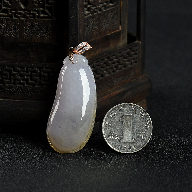 天然豆种俏色翡翠福瓜吊坠-红掌柜