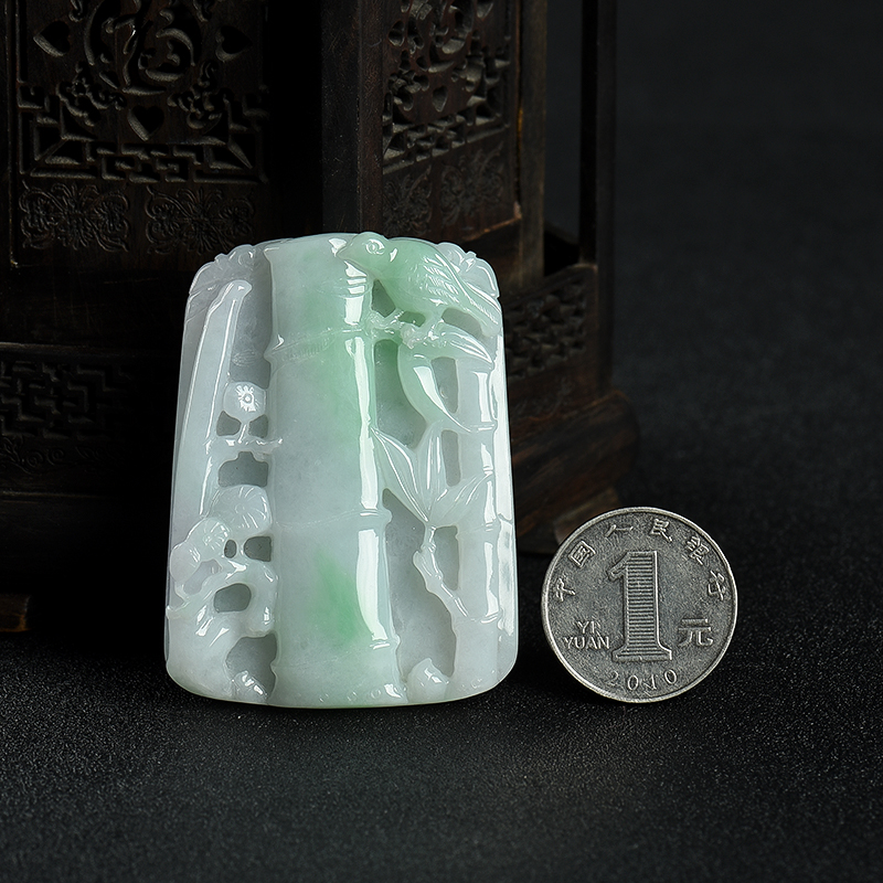 豆种飘翠翡翠吊坠-红掌柜