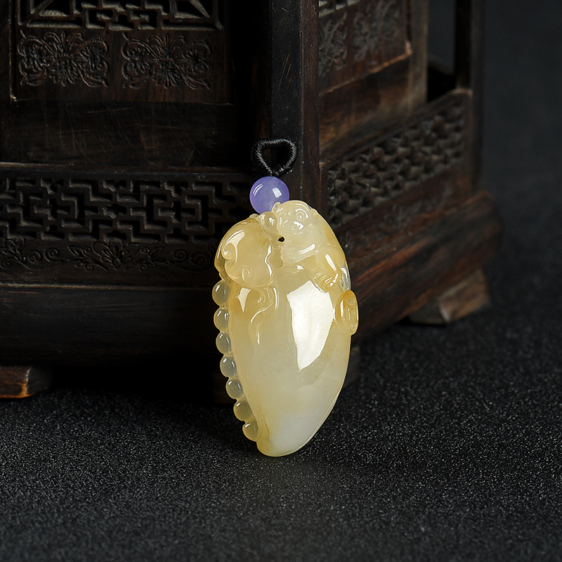 糯种黄翡灵猴献桃吊坠-红掌柜