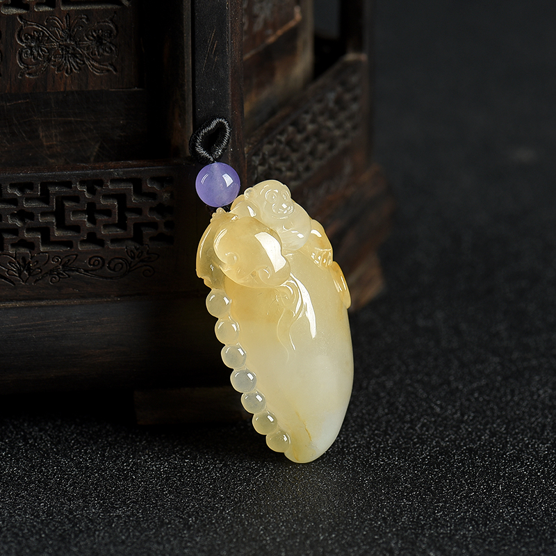 黄翡灵猴献桃吊坠-红掌柜