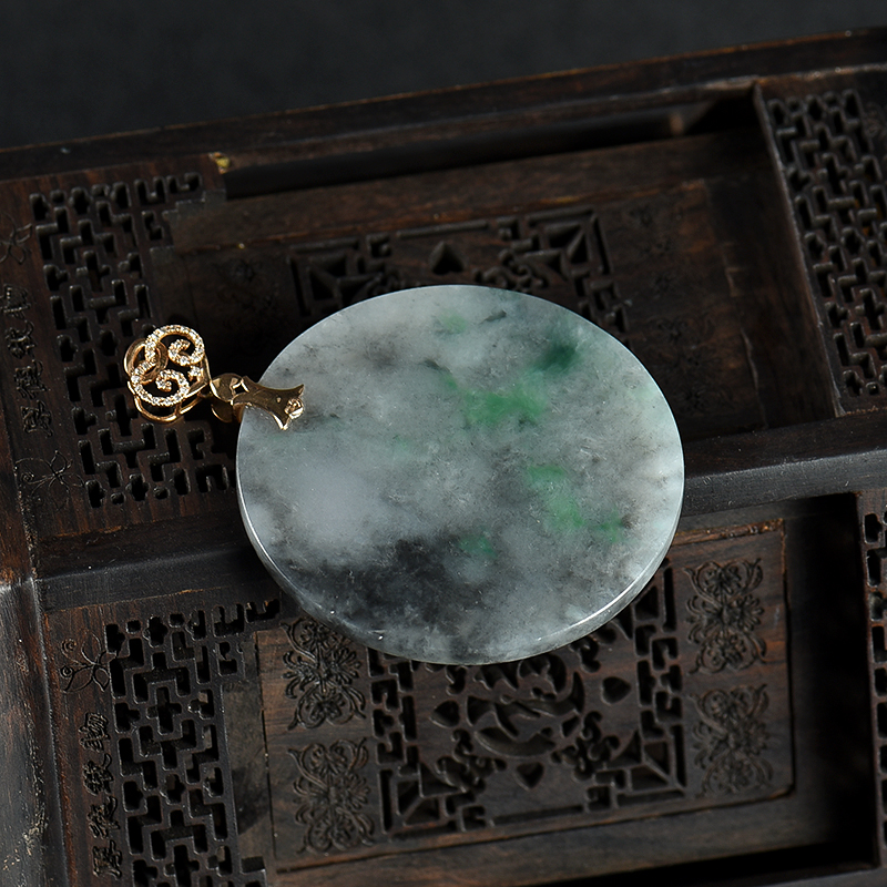 18k糯冰种飘翠翡翠无事牌-红掌柜