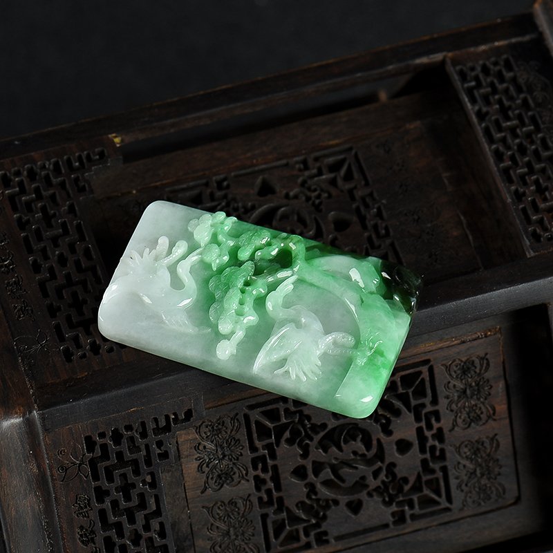 豆种飘翠翡翠吊坠-红掌柜