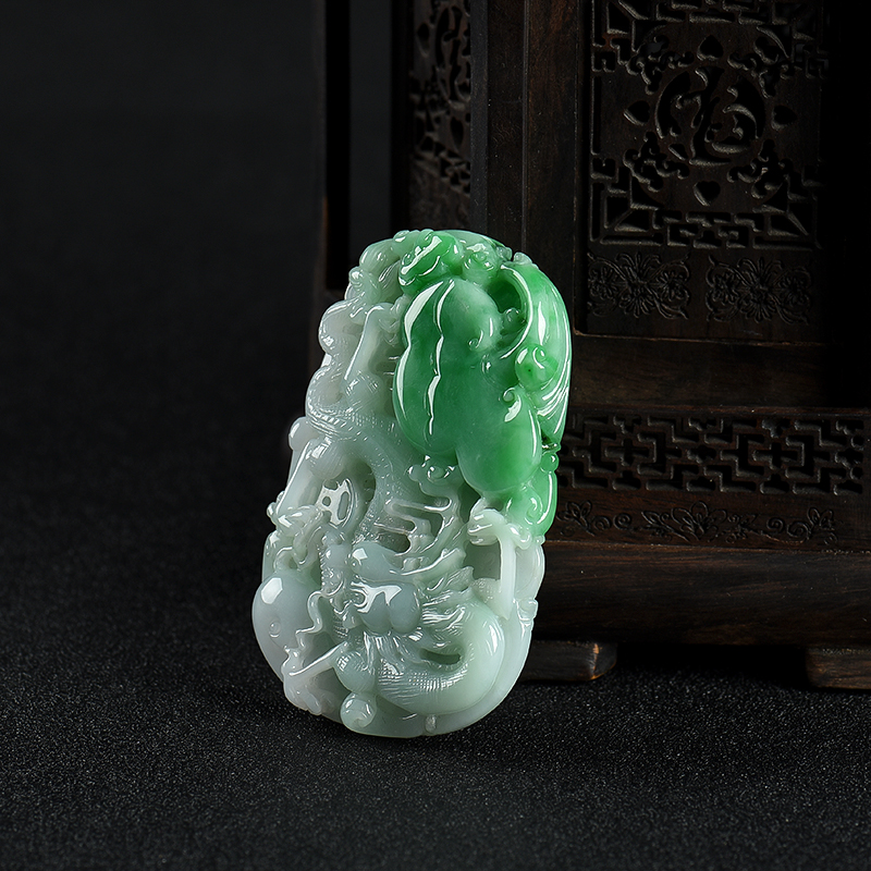 糯种翡翠辰龙吊坠-红掌柜