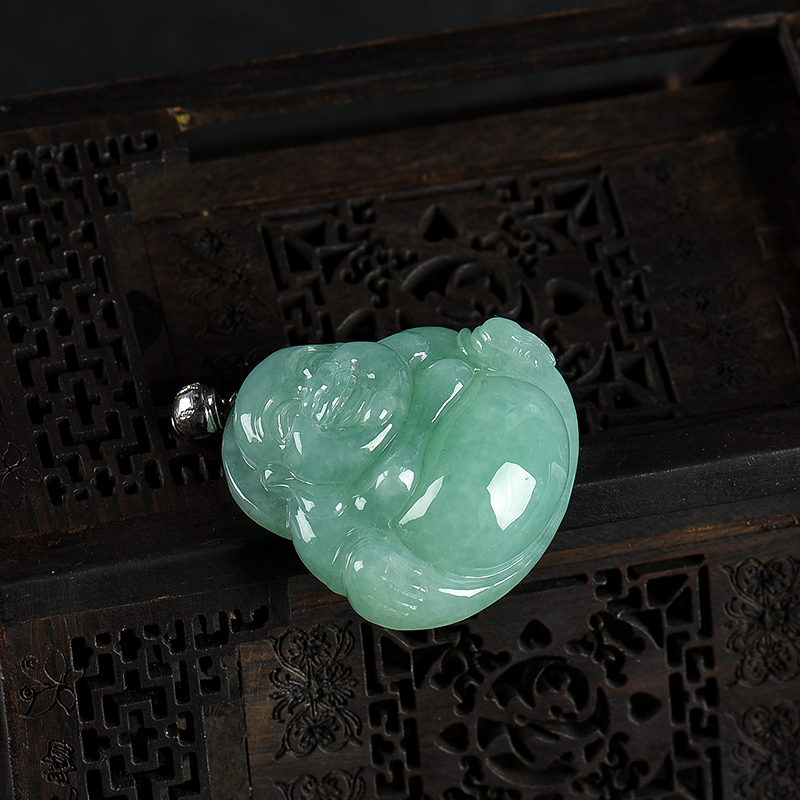 豆种浅绿翡翠吊坠-红掌柜