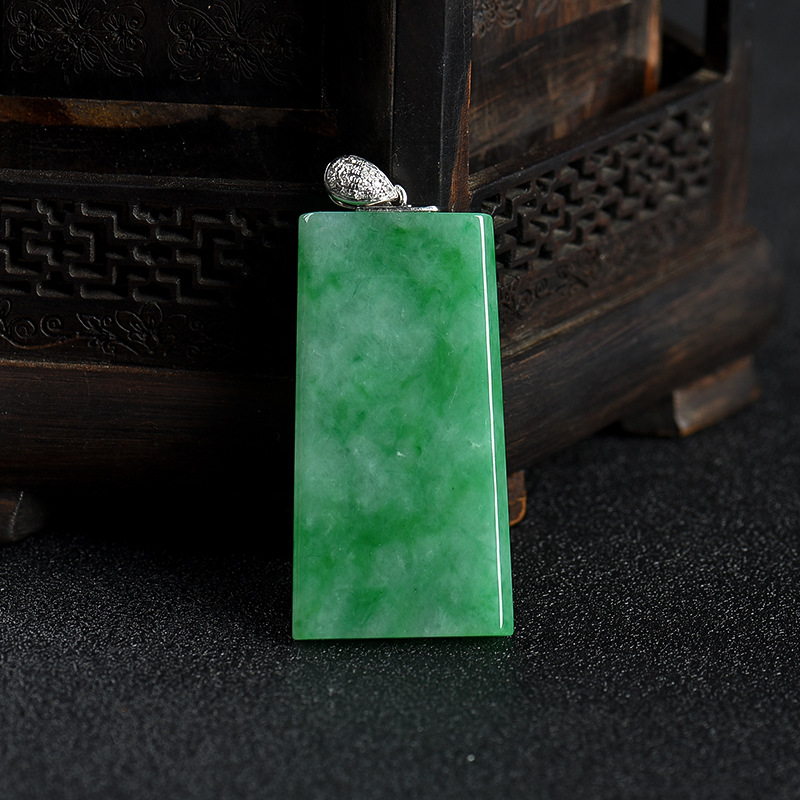 缅甸天然豆种飘翠翡翠无事牌吊坠-红掌柜