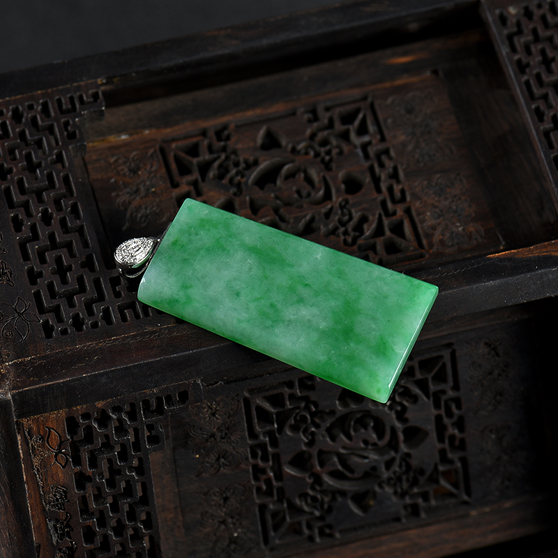 缅甸天然豆种翡翠无事牌吊坠-红掌柜