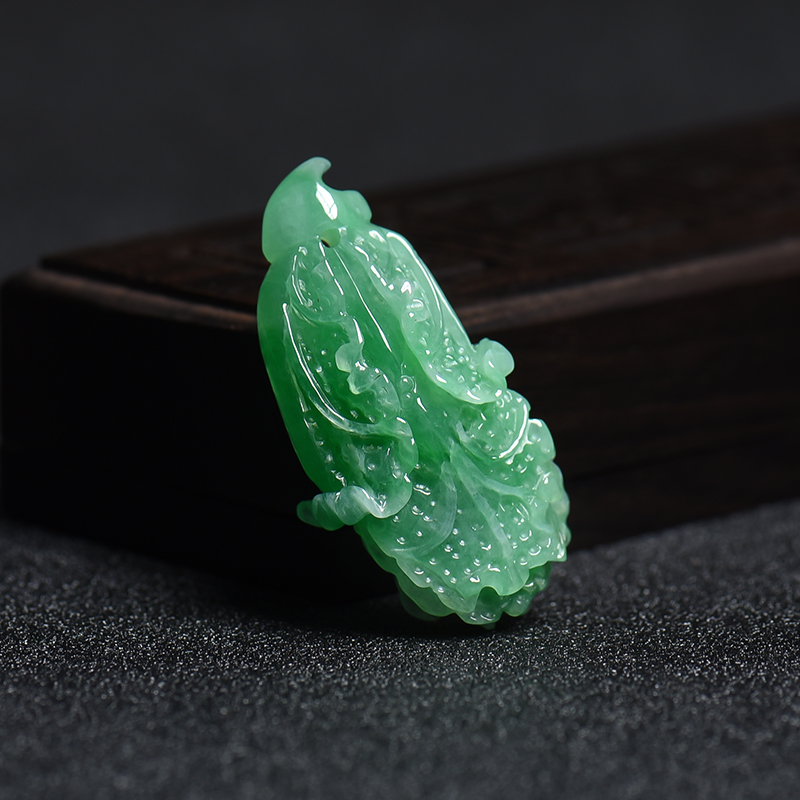  糯种翡翠白菜挂件-红掌柜