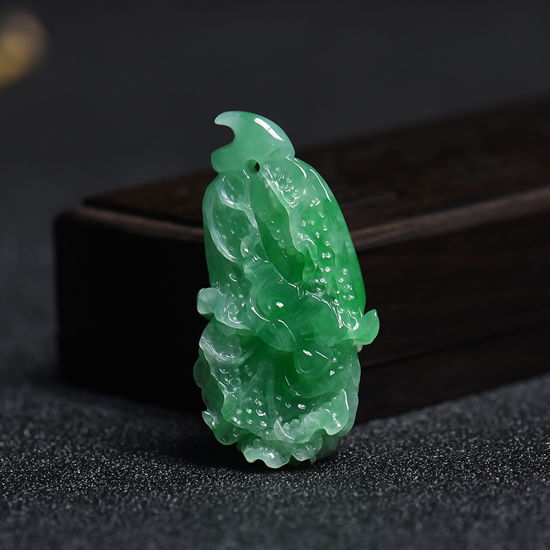翡翠白菜挂件-红掌柜