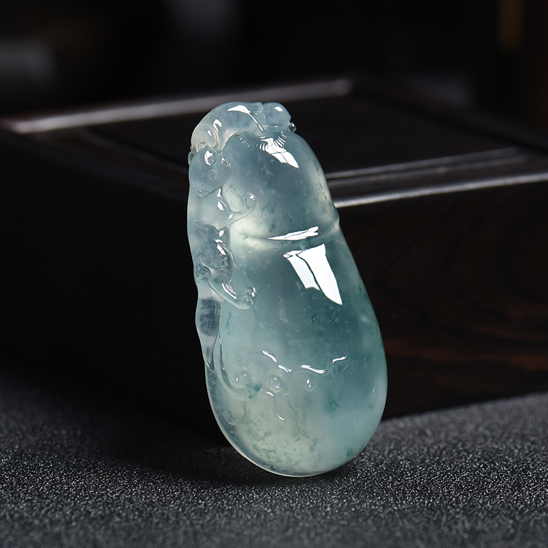 冰糯种飘蓝花翡翠福瓜挂件 - 红掌柜