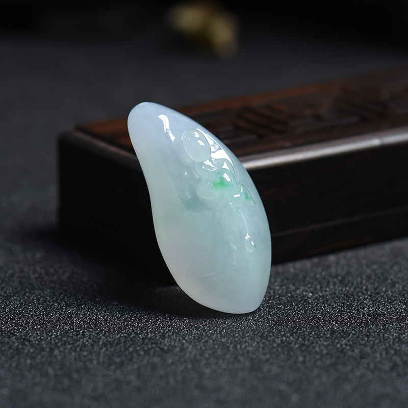 冰糯种带翠随形翡翠挂件 - 红掌柜