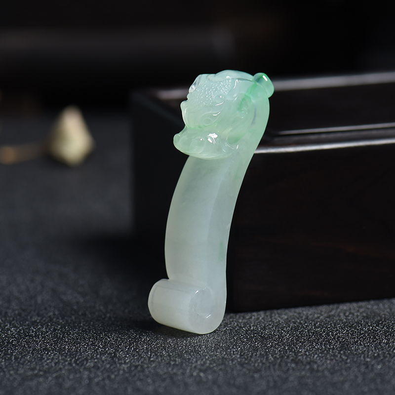 A货天然冰糯种带翠翡翠龙勾挂件 - 红掌柜
