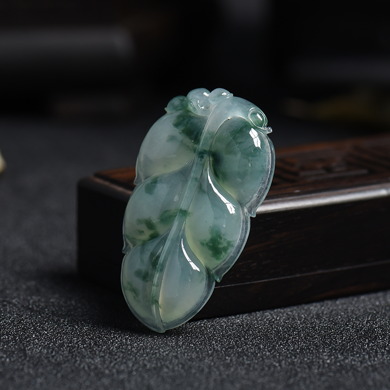 飘蓝花翡翠叶子挂件-红掌柜