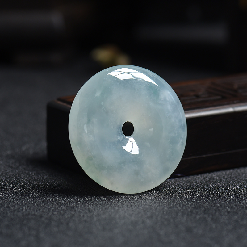 冰种翡翠挂件-红掌柜