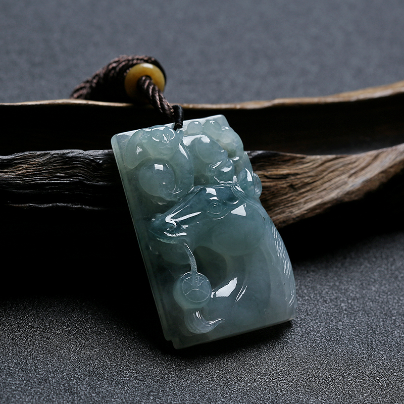 飘花翡翠马上封侯挂件-红掌柜