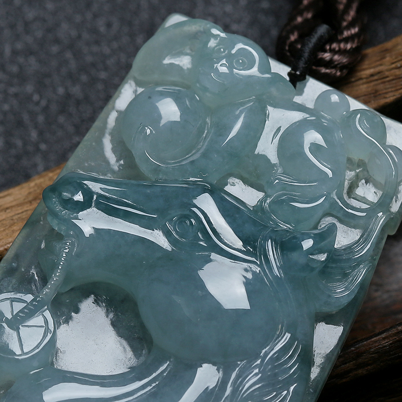 天然翡翠马上封侯挂件-红掌柜