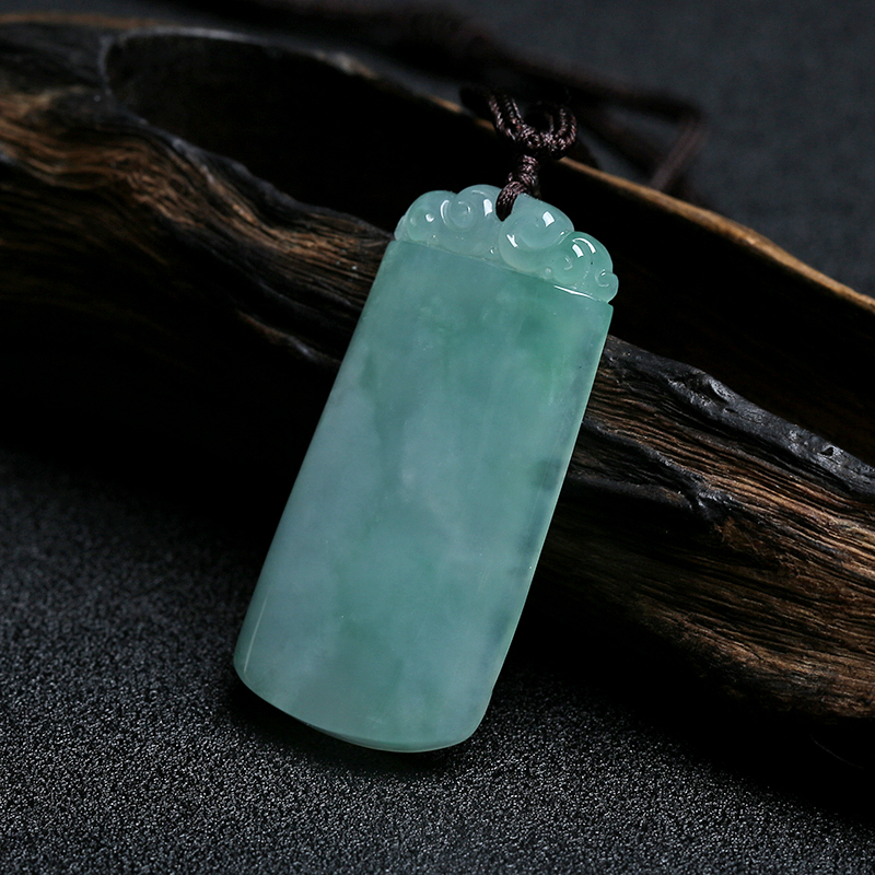 浅绿翡翠无事牌挂件-红掌柜