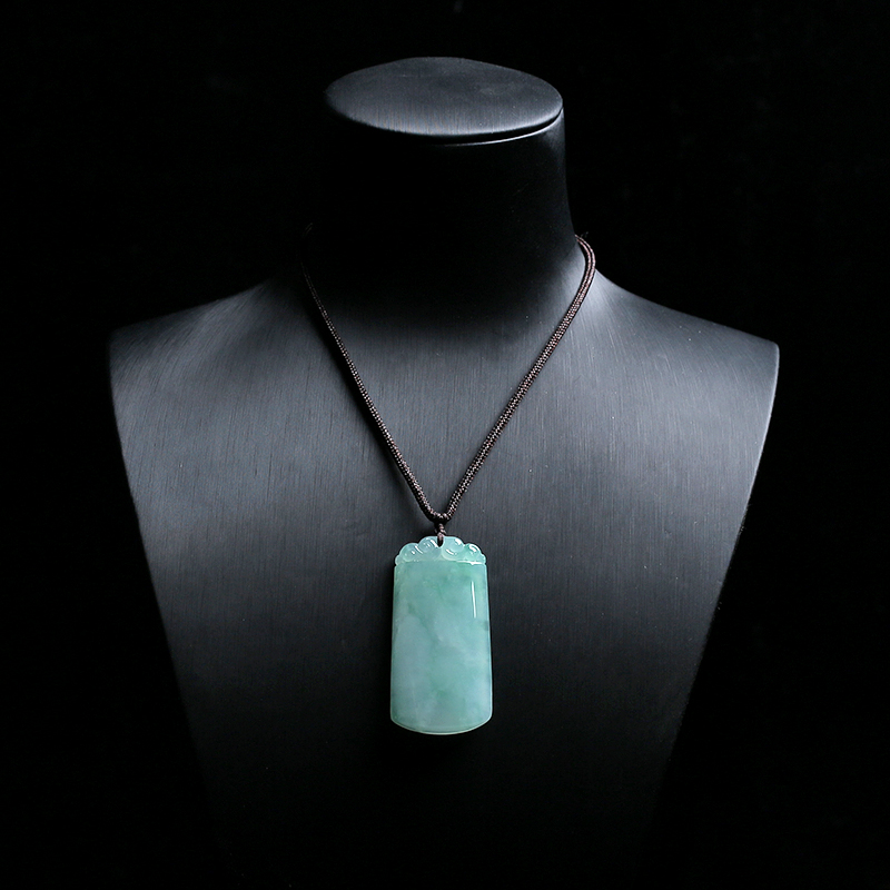 天然翡翠无事牌挂件-红掌柜