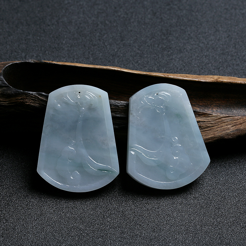 天然翡翠龙凤牌挂件 - 红掌柜