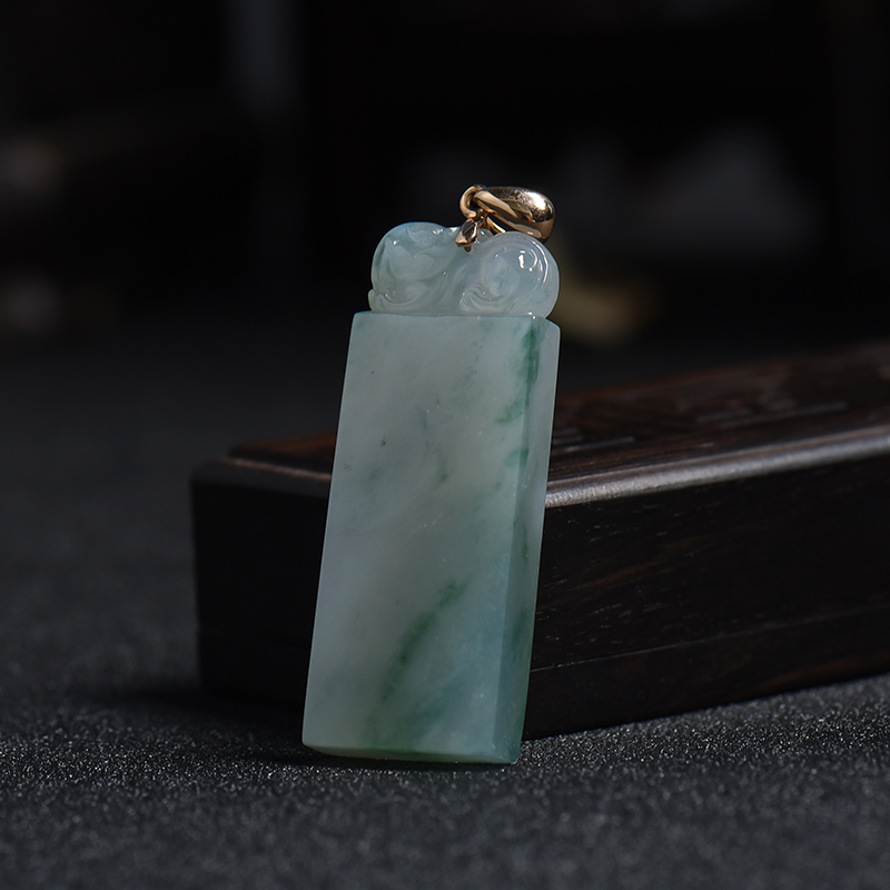 冰糯种飘花翡翠无事牌挂件-红掌柜