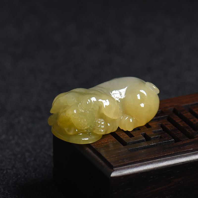 缅甸天然糯种黄翡生肖狗挂件-红掌柜