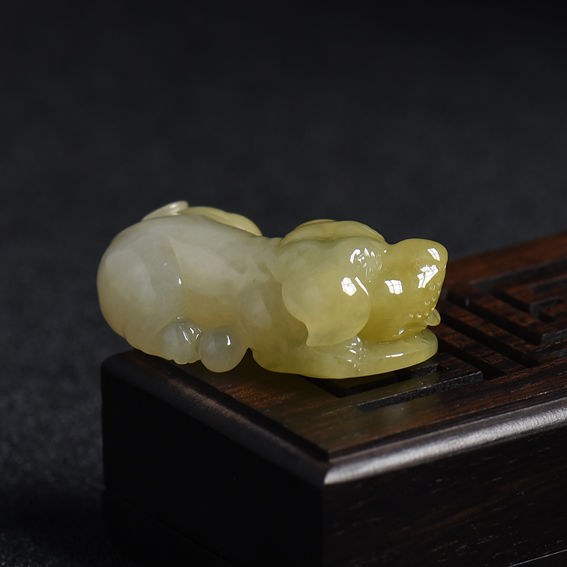 天然糯种黄翡生肖狗挂件-红掌柜