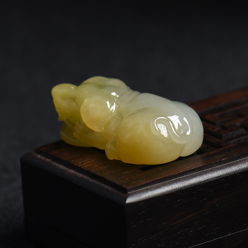 缅甸糯种黄翡生肖狗挂件-红掌柜