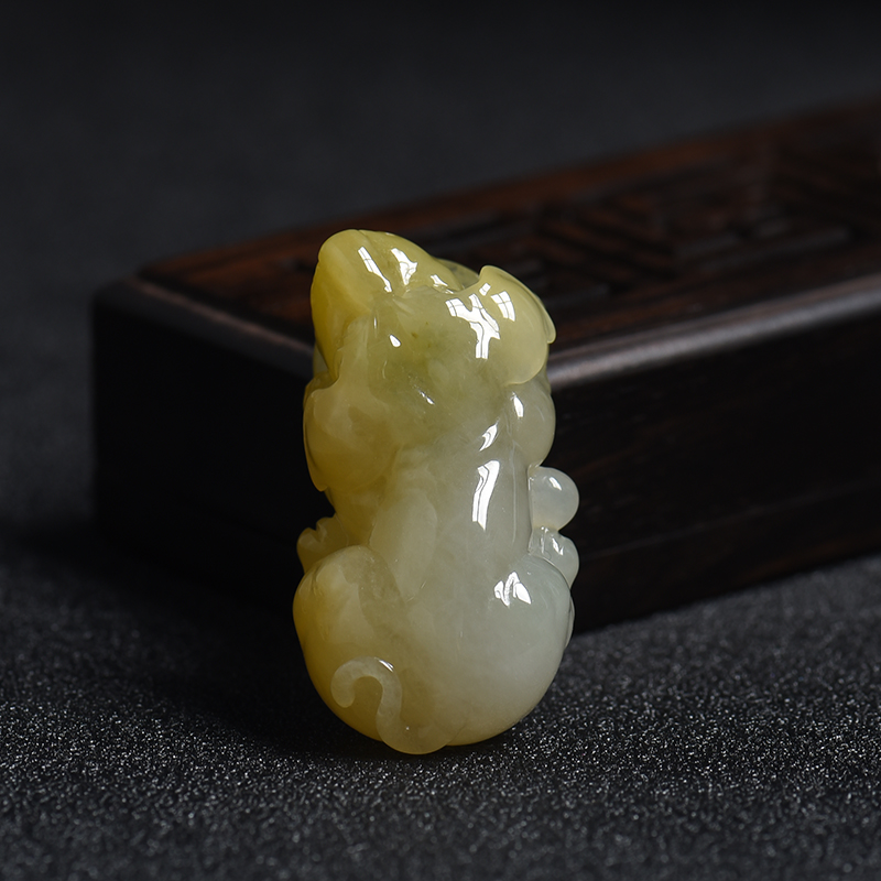 缅甸天然黄翡生肖狗挂件-红掌柜