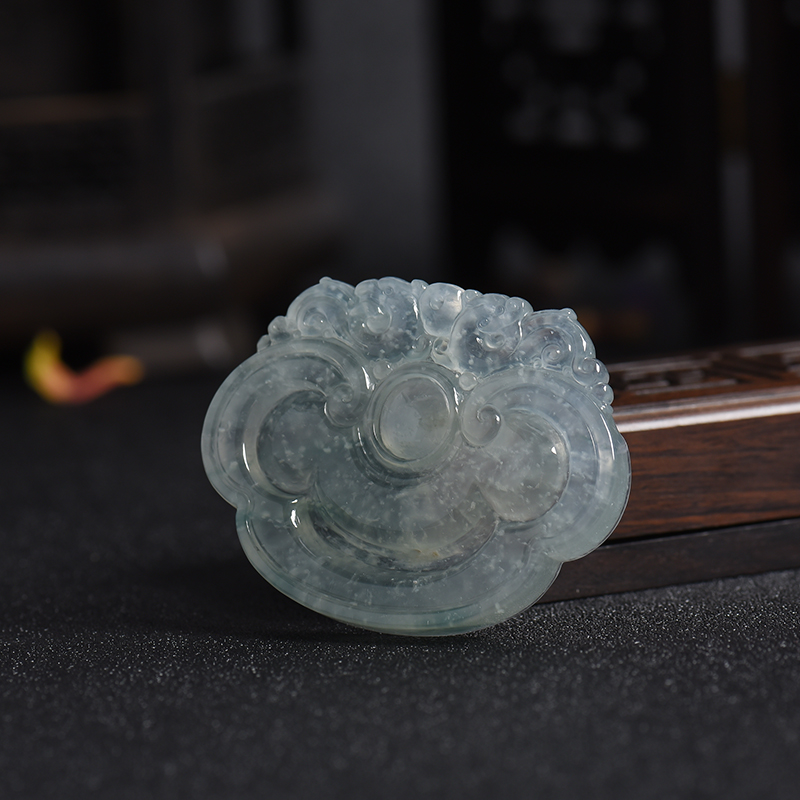 天然高冰种浅绿翡翠如意锁吊坠 - 红掌柜