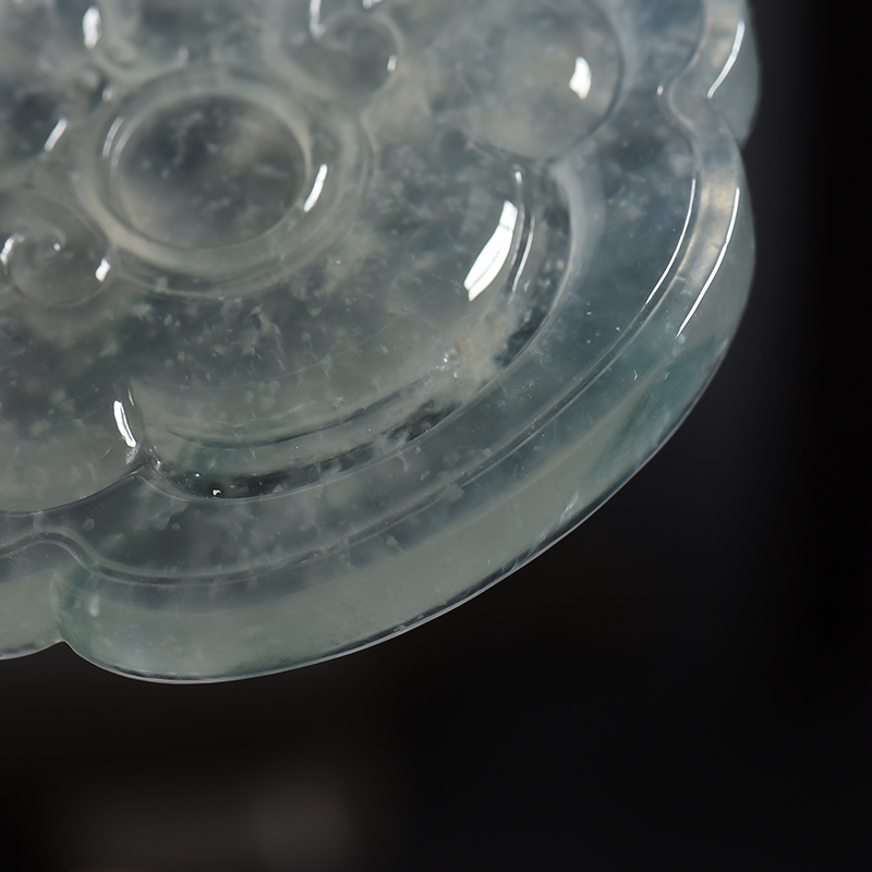 缅甸高冰种浅绿翡翠如意锁吊坠 - 红掌柜