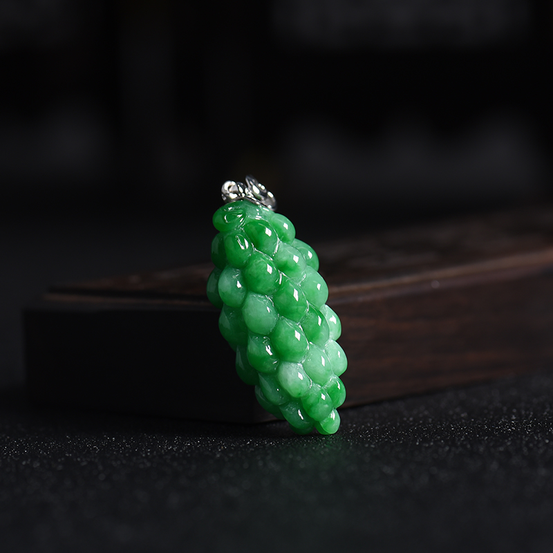 18k镶嵌天然糯种翡翠多子多福吊坠-红掌柜
