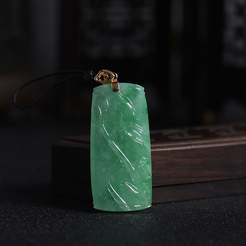 翠绿翡翠节节高升吊坠 - 红掌柜