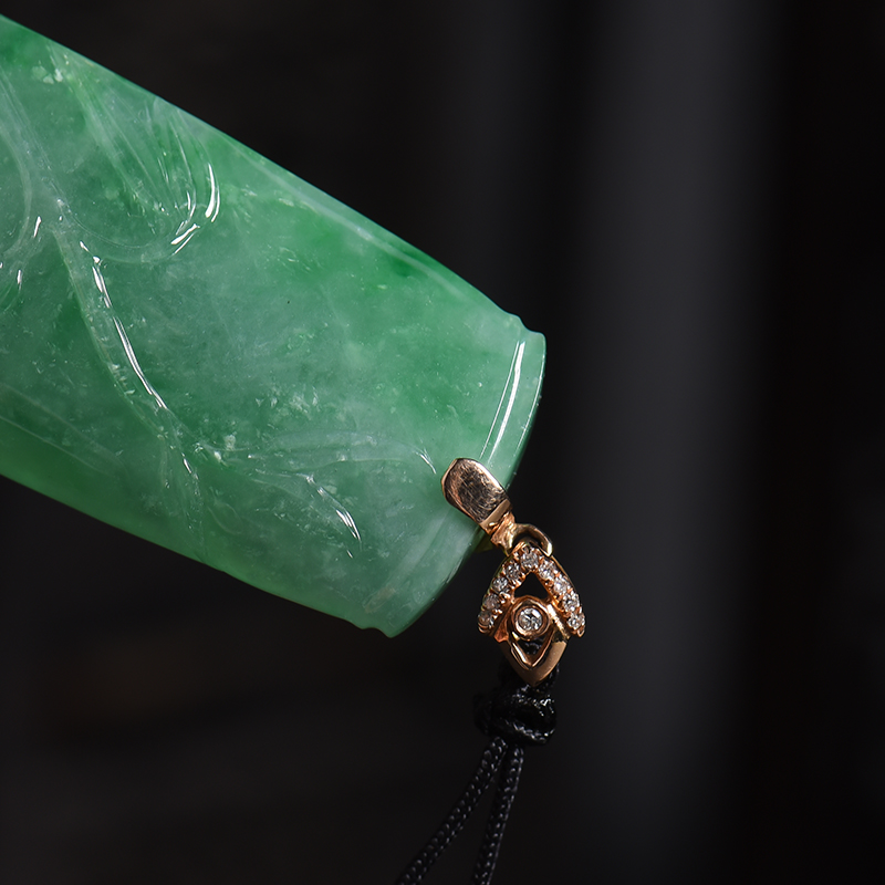 18k镶钻糯冰种翠绿翡翠吊坠 - 红掌柜