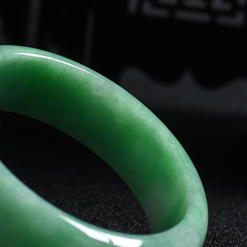 豆种翠绿翡翠手镯 - 红掌柜
