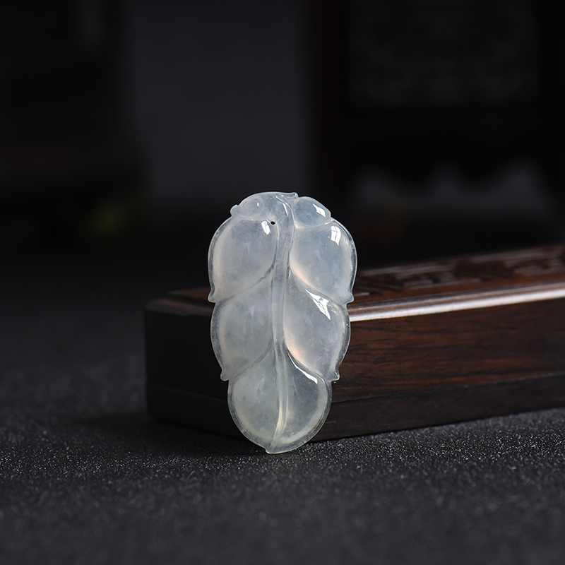 缅甸A货天然冰种浅绿翡翠金枝玉叶吊坠 - 红掌柜