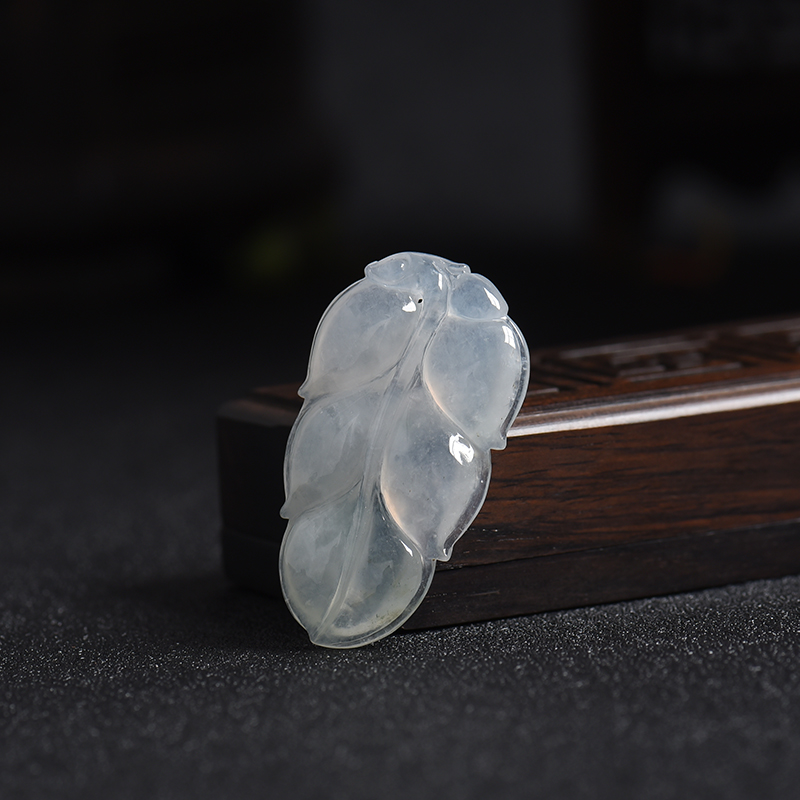 天然冰种浅绿翡翠金枝玉叶吊坠 - 红掌柜
