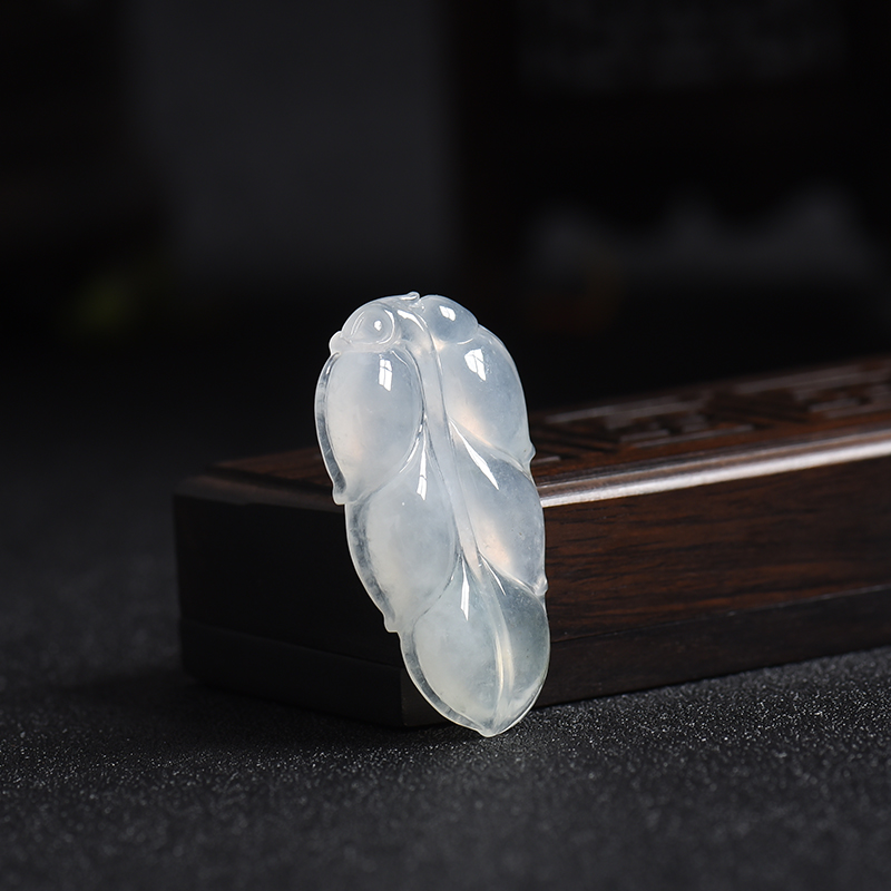 浅绿翡翠金枝玉叶吊坠 - 红掌柜