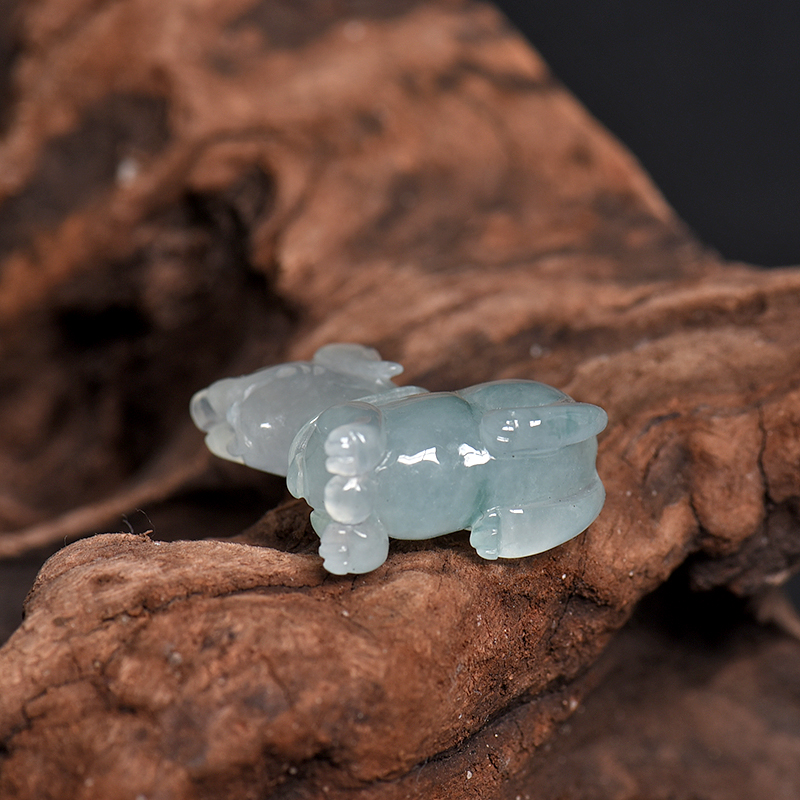 糯冰种飘花翡翠旺财吊坠 - 红掌柜