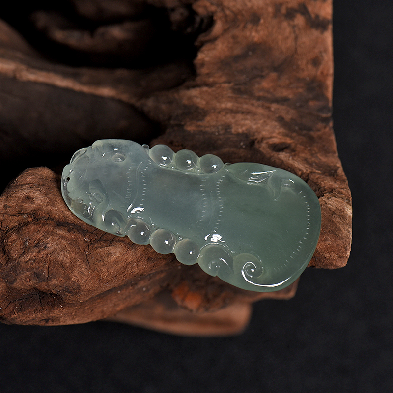 冰种浅绿翡翠吊坠-红掌柜