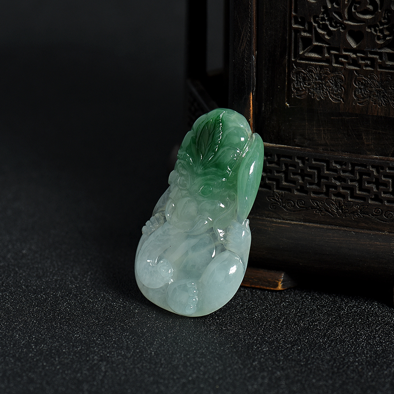 天然糯种飘翠翡翠象鼻神吊坠-红掌柜