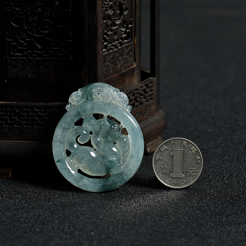 天然糯冰种飘花翡翠瑞兽吊坠-红掌柜