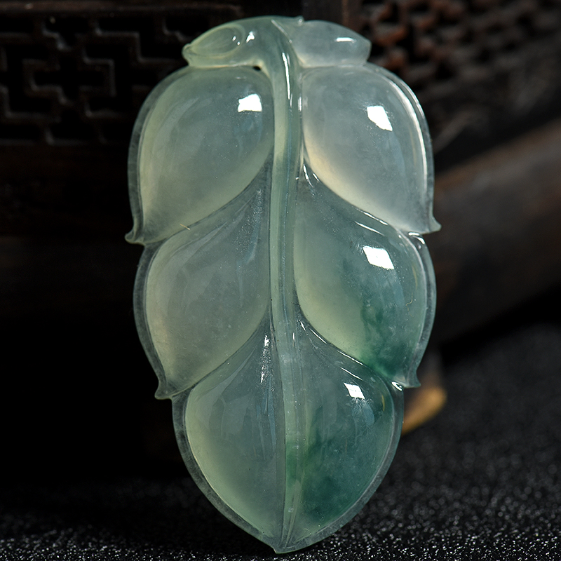 翡翠吊坠-红掌柜