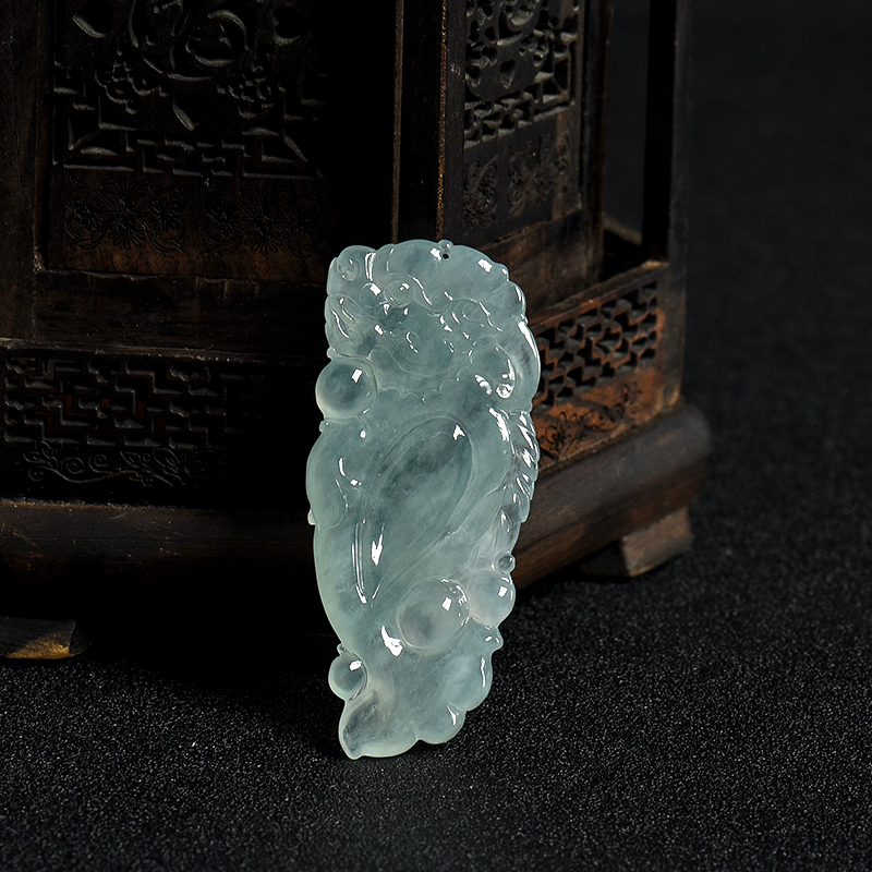 翡翠辰龙吊坠-红掌柜