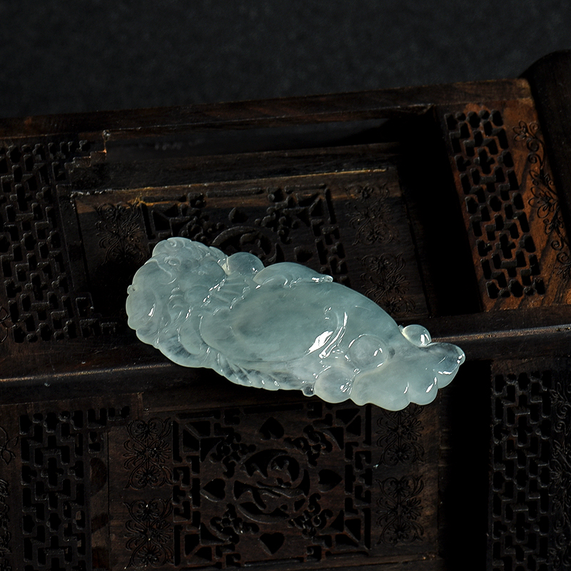 翡翠辰龙吊坠-红掌柜