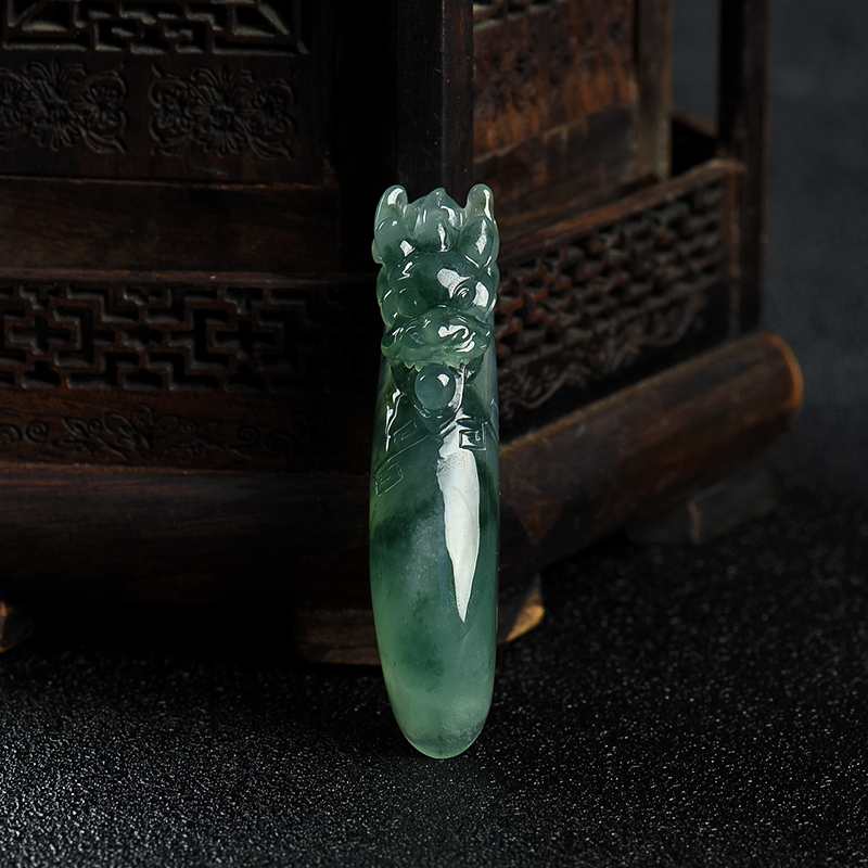 糯冰种飘花翡翠辰龙吊坠-红掌柜