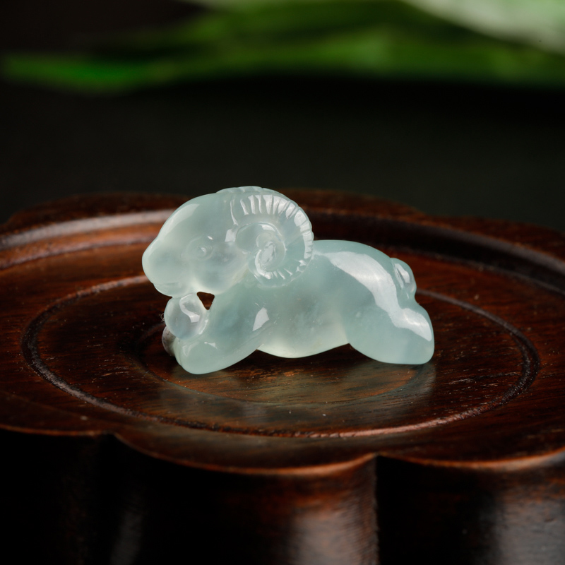 缅甸天然糯冰种浅绿色翡翠未羊吊坠-红掌柜